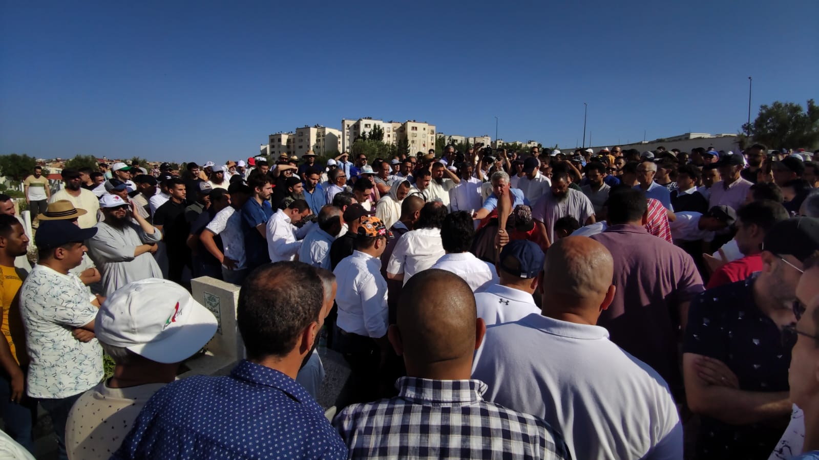 جنازة أبو بكر بلكورة تؤلف بين مختلف أطياف القوى السياسية بمكناس     و العاصمة الإسماعيلية تودع  أحد رجالاتها  الابرار  الى متواه الأخير