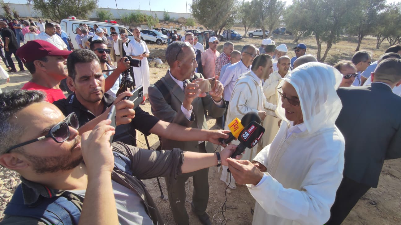 جنازة أبو بكر بلكورة تؤلف بين مختلف أطياف القوى السياسية بمكناس     و العاصمة الإسماعيلية تودع  أحد رجالاتها  الابرار  الى متواه الأخير