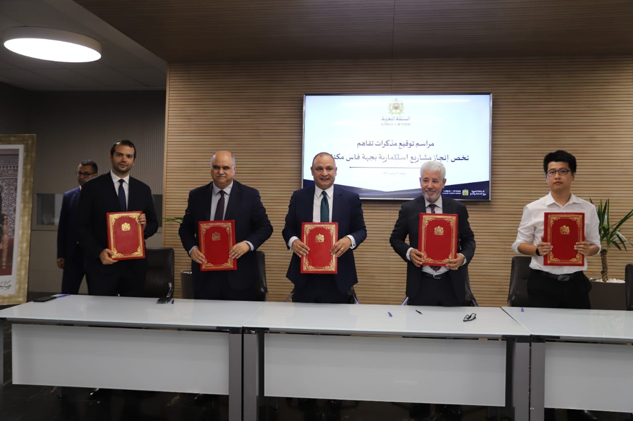 بتكلفة مالية اجمالية حددت في 572 مليون درهم التوقيع على ثلاث بروتوكولات اتفاق لإنجاز مشاريع استثمارية بجهة فاس مكناس ستوفر 600 منصب شغل “GENAS و SOMACANو Daxen Morocco LLC ثلاث شركات ستنجز مشاريع استثمارية بجهة فاس مكناس في قطاعات الطيران والصناعة الغذائية والدوائية بتكلفة مالية اجمالية حددت في 572 مليون درهم التوقيع على ثلاث بروتوكولات اتفاق لإنجاز مشاريع استثمارية بجهة فاس مكناس ستوفر 600 منصب شغل “GENAS و SOMACANو Daxen Morocco LLC ثلاث شركات ستنجز مشاريع استثمارية بجهة فاس مكناس في قطاعات الطيران والصناعة الغذائية والدوائية