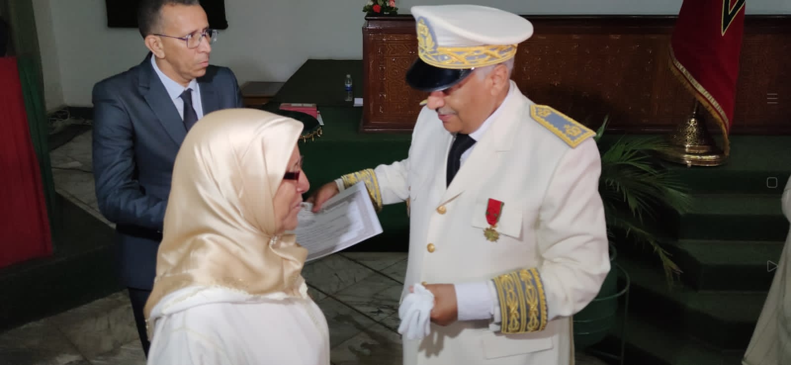 عامل عمالة مكناس يترأس مراسيم الانصات للخطاب الملكي بمناسبة الذكرى الـ 24 لعيد العرش المجيد عامل عمالة مكناس يترأس مراسيم الانصات للخطاب الملكي بمناسبة الذكرى الـ 24 لعيد العرش المجيد