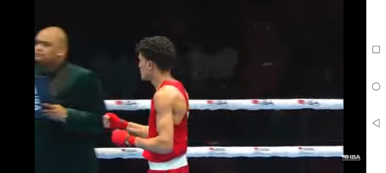 مكناس: ابن حي الزيتون سليمان السمغولي يعود بميداليتين ذهبيتين من بطولة العرب وإفريقيا في رياضة الملاكمة.