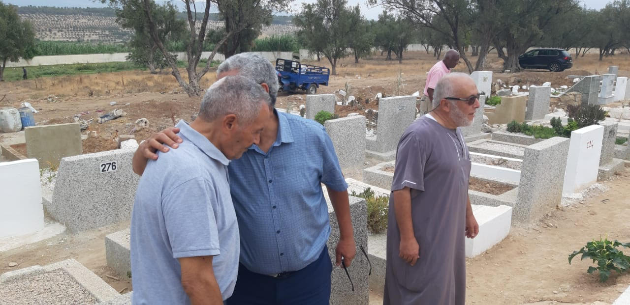 أسرة الصحة بمكناس تودع أحد أطرها الرواد الى متواه الأخير الحسين أوخشي رئيس جمعية متقاعدي الصحة بمكناس أسرة الصحة بمكناس تودع أحد أطرها الرواد الى متواه الأخير الحسين أوخشي رئيس جمعية متقاعدي الصحة بمكناس