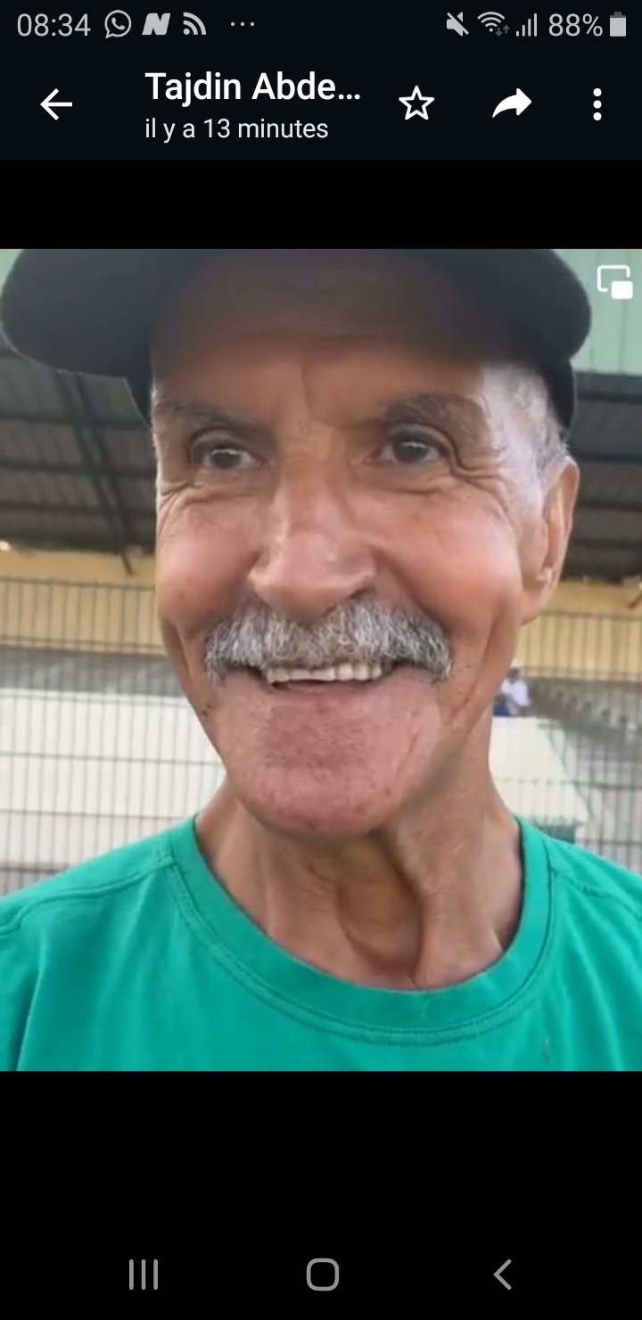 في مقابلة ودية مع فريق نادي مليلية قدماء النادي المكناسي يربطون الماضي بالحاضر فوق أرضية الملعب البلدي في مقابلة ودية مع فريق نادي مليلية قدماء النادي المكناسي يربطون الماضي بالحاضر فوق أرضية الملعب البلدي