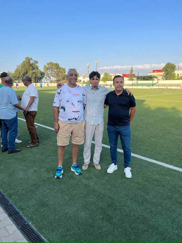 في مقابلة ودية مع فريق نادي مليلية قدماء النادي المكناسي يربطون الماضي بالحاضر فوق أرضية الملعب البلدي في مقابلة ودية مع فريق نادي مليلية قدماء النادي المكناسي يربطون الماضي بالحاضر فوق أرضية الملعب البلدي