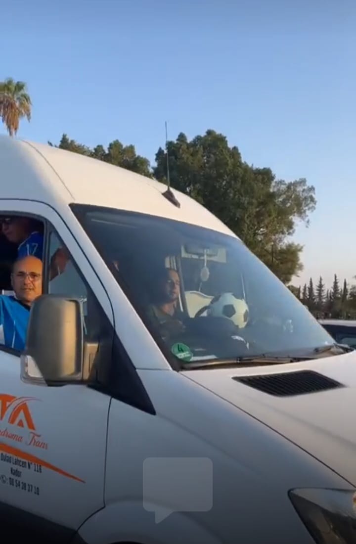 في مقابلة ودية مع فريق نادي مليلية قدماء النادي المكناسي يربطون الماضي بالحاضر فوق أرضية الملعب البلدي في مقابلة ودية مع فريق نادي مليلية قدماء النادي المكناسي يربطون الماضي بالحاضر فوق أرضية الملعب البلدي