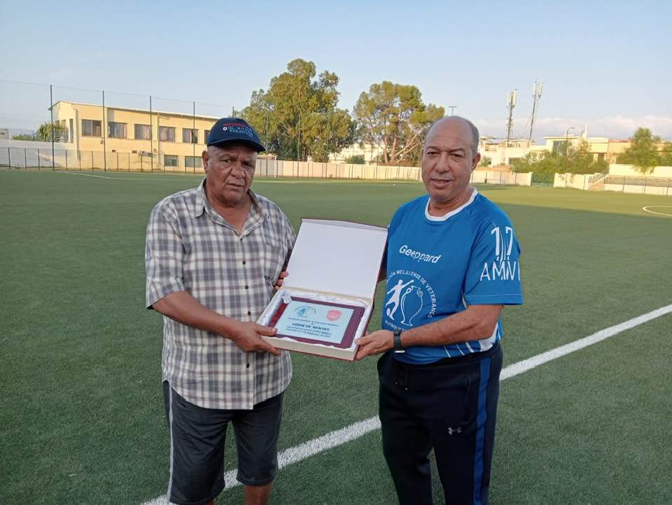 في مقابلة ودية مع فريق نادي مليلية قدماء النادي المكناسي يربطون الماضي بالحاضر فوق أرضية الملعب البلدي في مقابلة ودية مع فريق نادي مليلية قدماء النادي المكناسي يربطون الماضي بالحاضر فوق أرضية الملعب البلدي