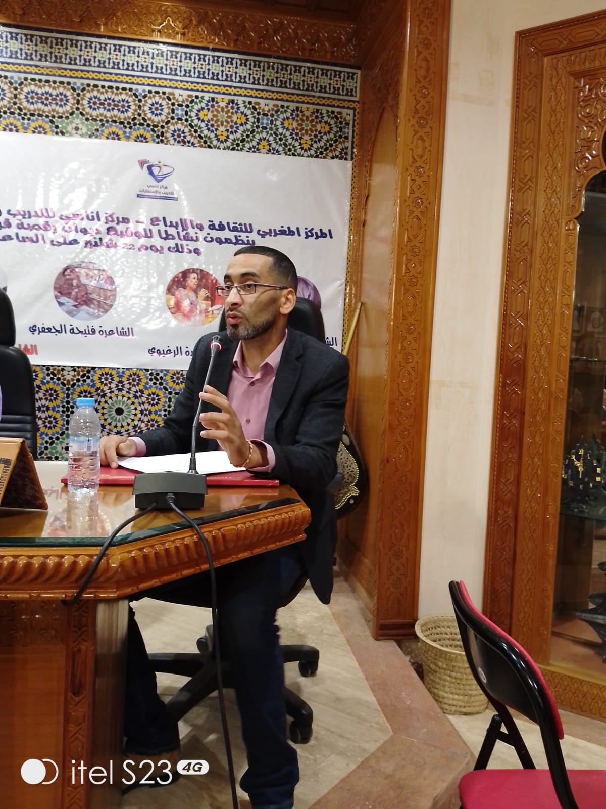 حفل توقيع ديوان الشاعرة و الفنانة التشكيلية نادية العمراتي 