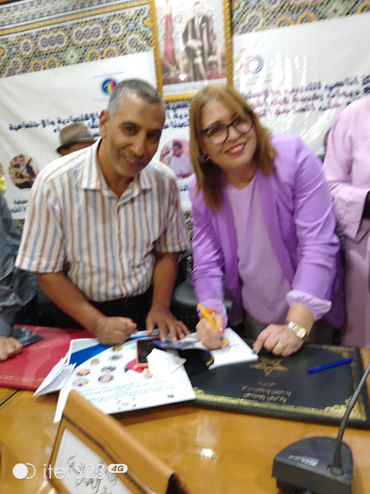 حفل توقيع ديوان الشاعرة و الفنانة التشكيلية نادية العمراتي 