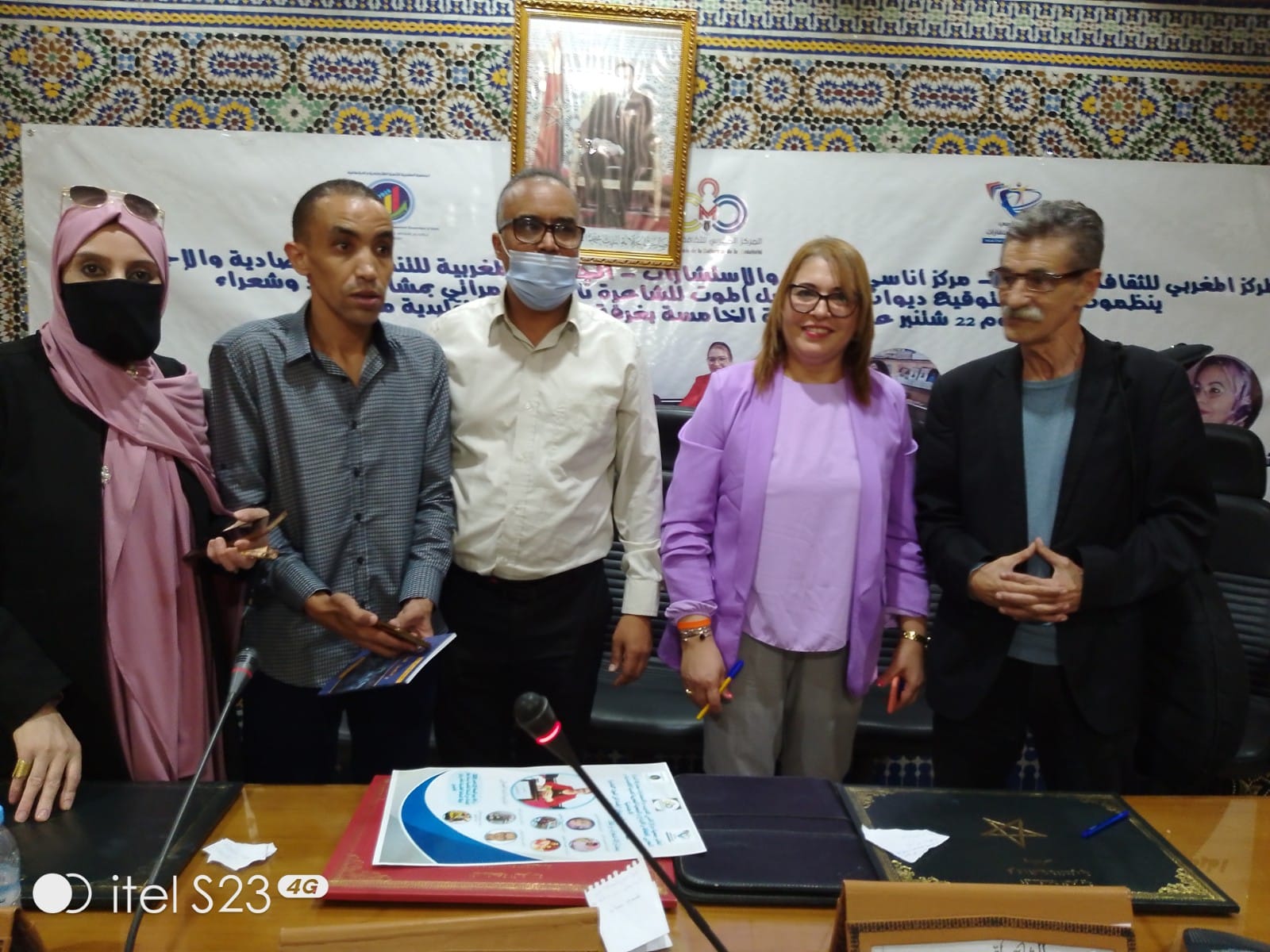 حفل توقيع ديوان الشاعرة و الفنانة التشكيلية نادية العمراتي 