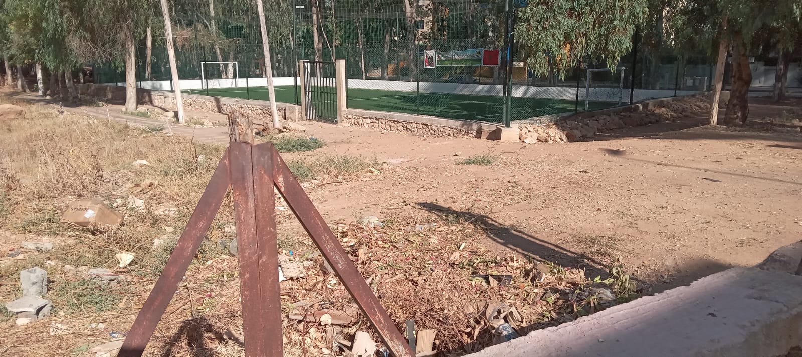 تمخض الجبل فولد فأرا عبارة تنطبق على انشاء ملعب القرب بحي المنصور بمكناس تمخض الجبل فولد فأرا عبارة تنطبق على انشاء ملعب القرب بحي المنصور بمكناس