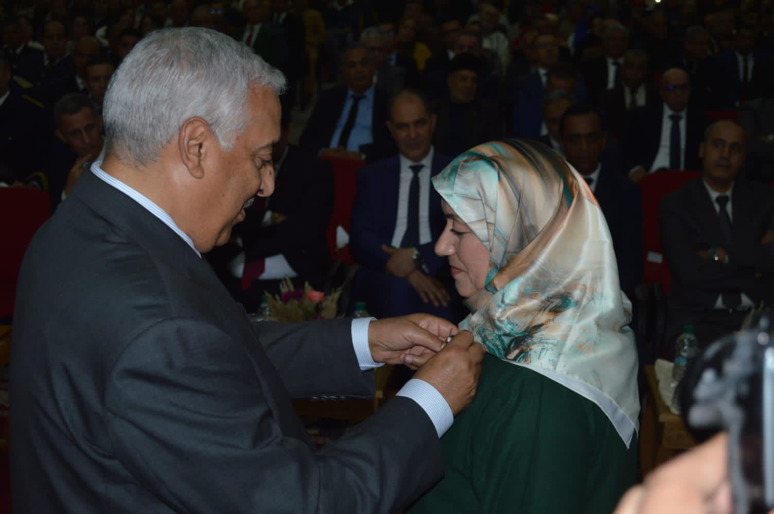 عامل عمالة مكناس يترأس مراسيم الإنصات للخطاب الملكي السامي بمناسبة الذكرى الـ 48 للمسيرة الخضراء المظفرة