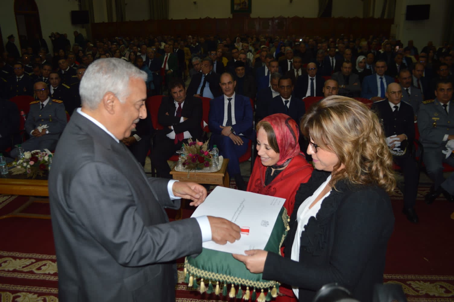 عامل عمالة مكناس يترأس مراسيم الإنصات للخطاب الملكي السامي بمناسبة الذكرى الـ 48 للمسيرة الخضراء المظفرة