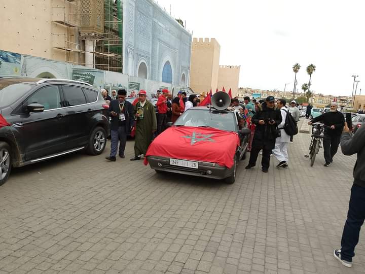 إطارات جمعوية محلية مكناسية، تحتفل بالذكرى 48 للمسيرة الخضراء المظفرة وسط مدينة مكناس . إطارات جمعوية محلية مكناسية، تحتفل بالذكرى 48 للمسيرة الخضراء المظفرة وسط مدينة مكناس .