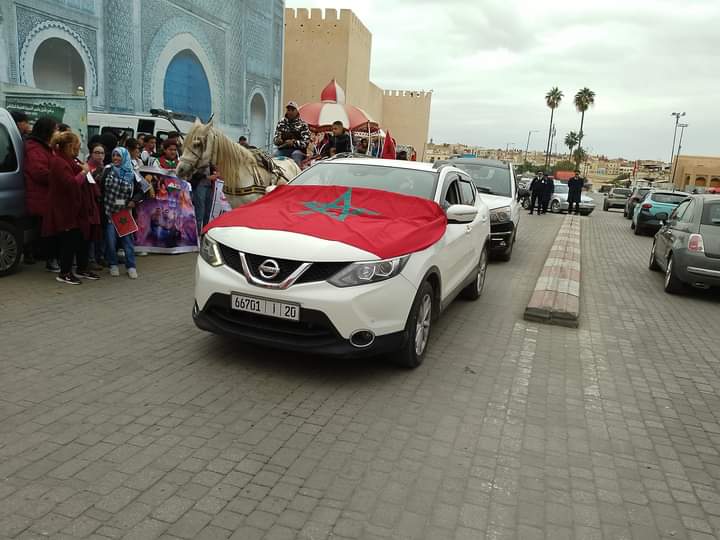 إطارات جمعوية محلية مكناسية، تحتفل بالذكرى 48 للمسيرة الخضراء المظفرة وسط مدينة مكناس . إطارات جمعوية محلية مكناسية، تحتفل بالذكرى 48 للمسيرة الخضراء المظفرة وسط مدينة مكناس .