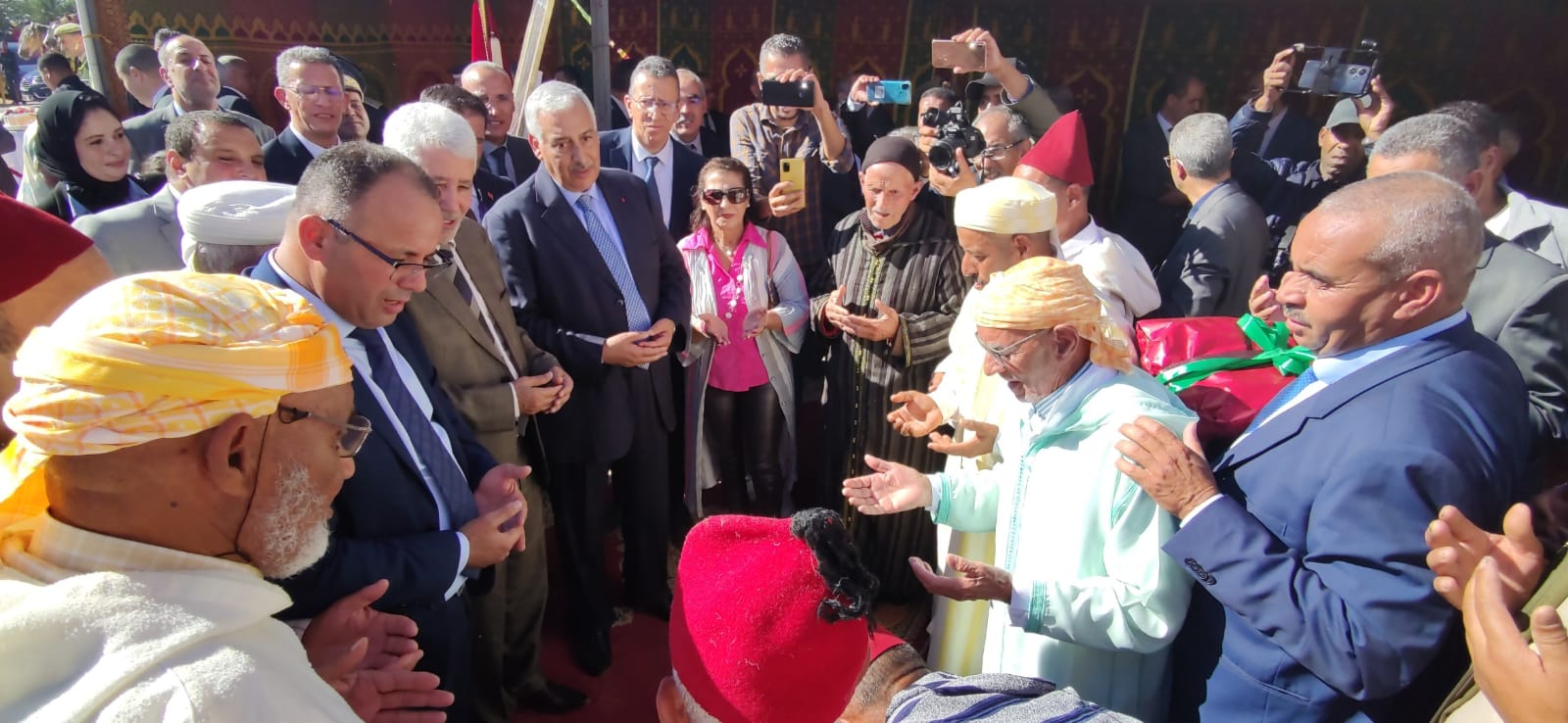 تدشين واعطاء انطلاقة لعدد من المشاريع ذات البعد الرياضي والثقافي والاجتماعي.. بعمالة مكناس تدشين واعطاء انطلاقة لعدد من المشاريع ذات البعد الرياضي والثقافي والاجتماعي.. بعمالة مكناس