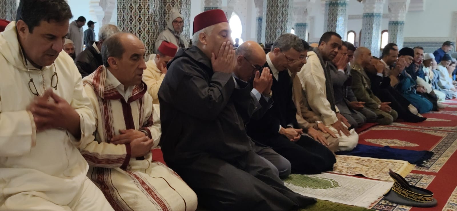 السيد عبدالغني الصبار عامل عمالة مكناس يترأس مراسيم صلاة الاستسقاء بمسجد ” محمد السادس بالمنظر الجميل