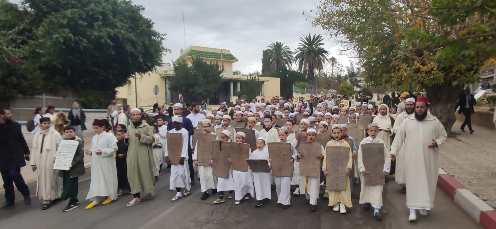 السيد عبدالغني الصبار عامل عمالة مكناس يترأس مراسيم صلاة الاستسقاء بمسجد ” محمد السادس بالمنظر الجميل