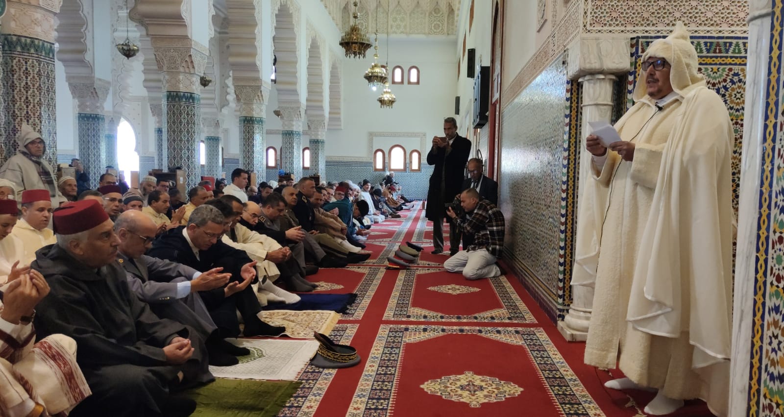 السيد عبدالغني الصبار عامل عمالة مكناس يترأس مراسيم صلاة الاستسقاء بمسجد ” محمد السادس بالمنظر الجميل