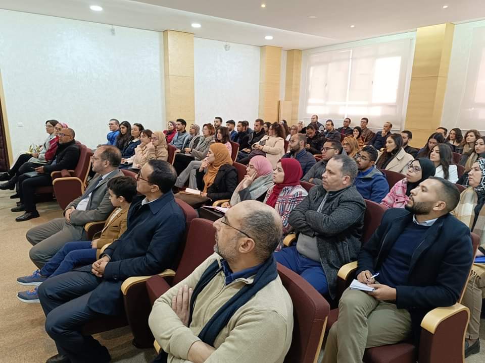 بحضور مهم للأساتذة والطلبة...المدرسة الوطنية للتجارة و التسيير بفاس تنظم ندوة دولية حول البحث النوعي