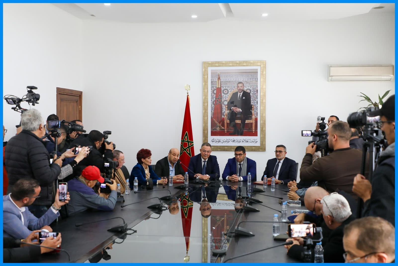 اتفاقية شراكة بين اللجنة الوطنية الأولمبية المغربية والجامعة الملكية المغربية لكرة القدم والجمعية الوطنية للإعلام والناشرين.