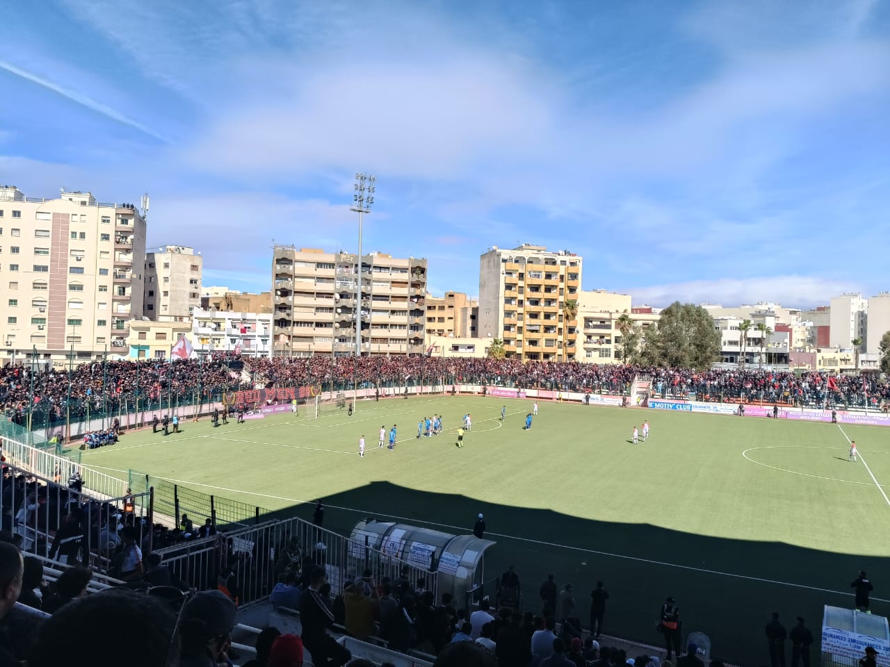 الكوديم يوسع الفارق عن كوكبة المطاردة بأربع نقاط. الكوديم يوسع الفارق عن كوكبة المطاردة بأربع نقاط.