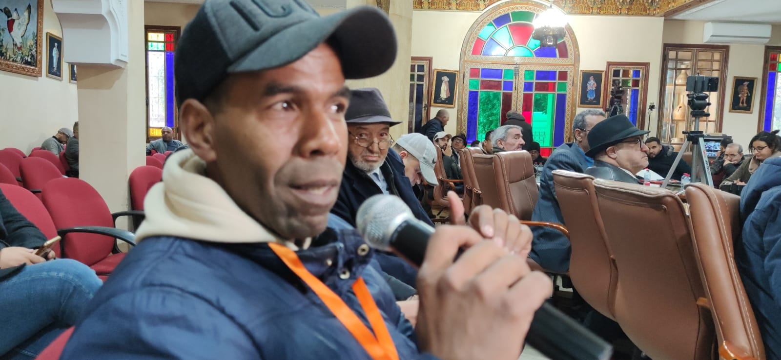 في ندوة صحفية..الدكتور عبدالمالك البوطيين رئيس غرفة الصناعة التقليدية بجهة فاس مكناس يسلط الضوء على مستجدات الدورة الخامسة للمعرض الدولي للخشب الدي ستحتضنه العاصمة الاسماعيلية مكناس من فاتح مارس الى غاية العاشر منه في ندوة صحفية..الدكتور عبدالمالك البوطيين رئيس غرفة الصناعة التقليدية بجهة فاس مكناس يسلط الضوء على مستجدات الدورة الخامسة للمعرض الدولي للخشب الدي ستحتضنه العاصمة الاسماعيلية مكناس من فاتح مارس الى غاية العاشر منه