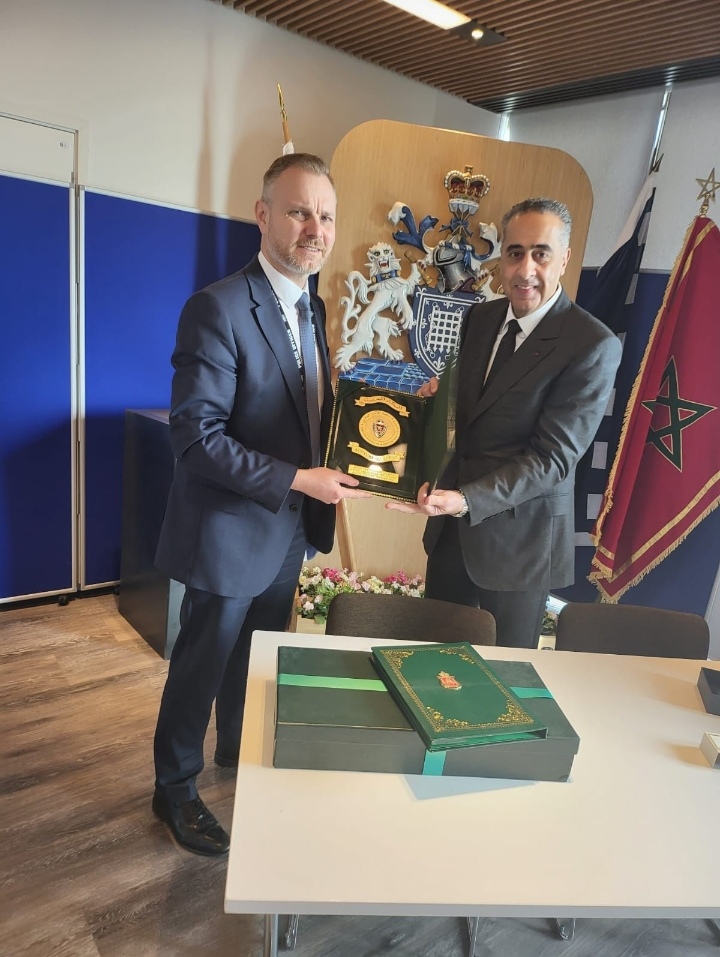 بلاغ لقطب المديرية العامة للأمن الوطني والمديرية العامة لمراقبة التراب الوطني