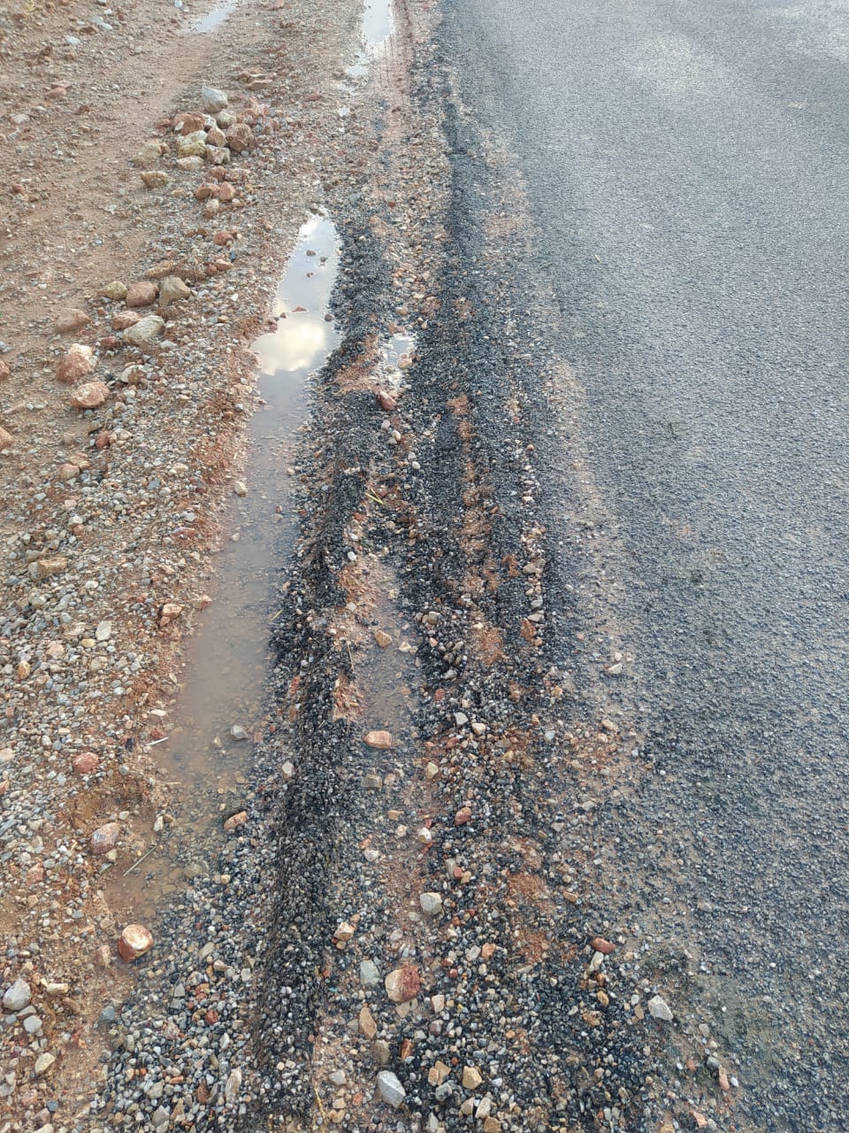 مكناس..ظهور عيوب بالطريق الإقليمية رقم 7022 بين عين كرمة وعين الجمعة