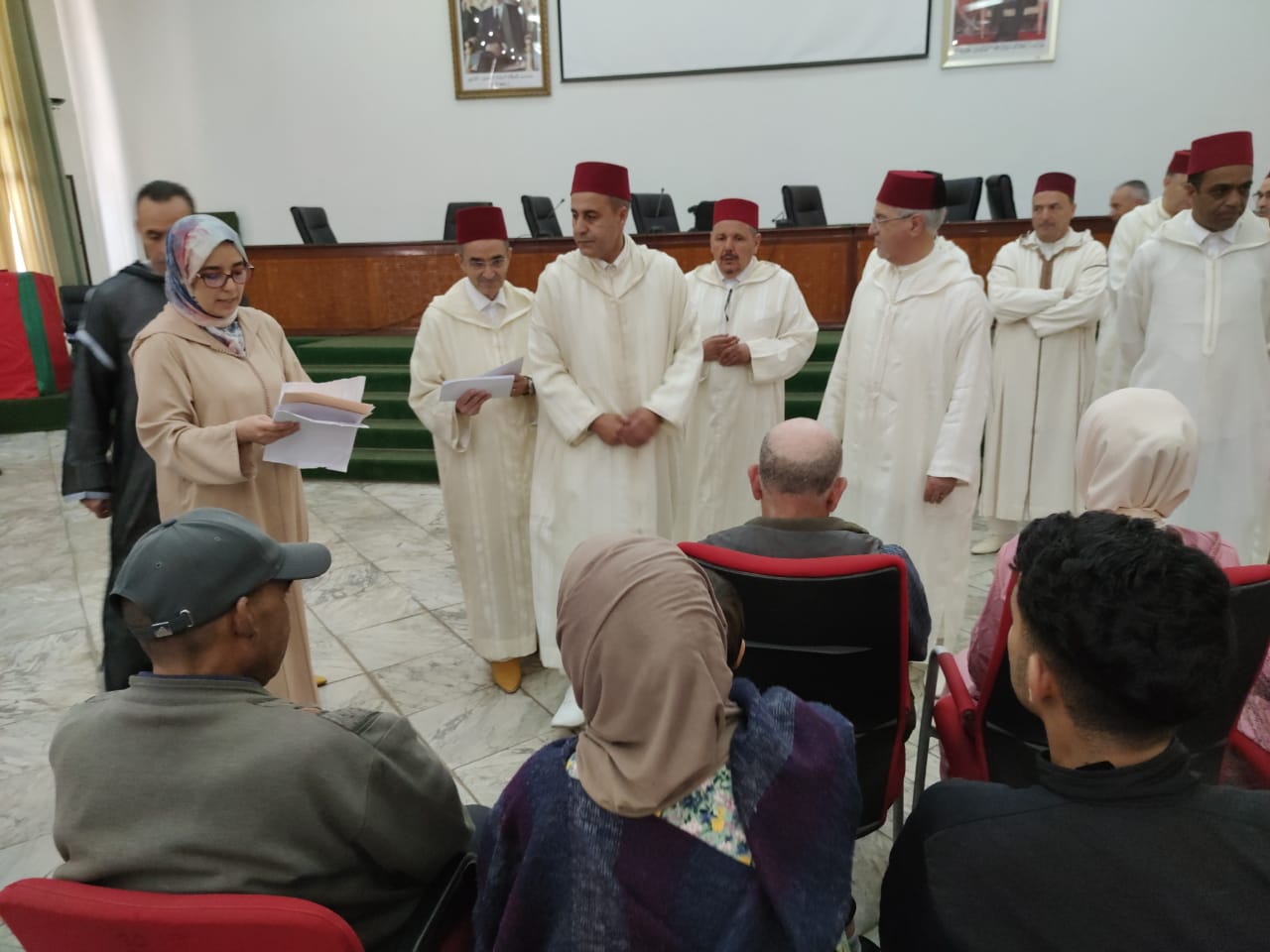 توزيع هبة ملكية بحضور لجنة ملكية ووفد من عمالة مكناس يتراسهم الكاتب العام