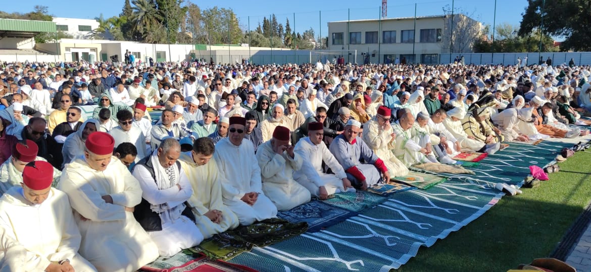 عامل عمالة مكناس يؤدي صلاة عيد الفطر بمصلى المنظر الجميل