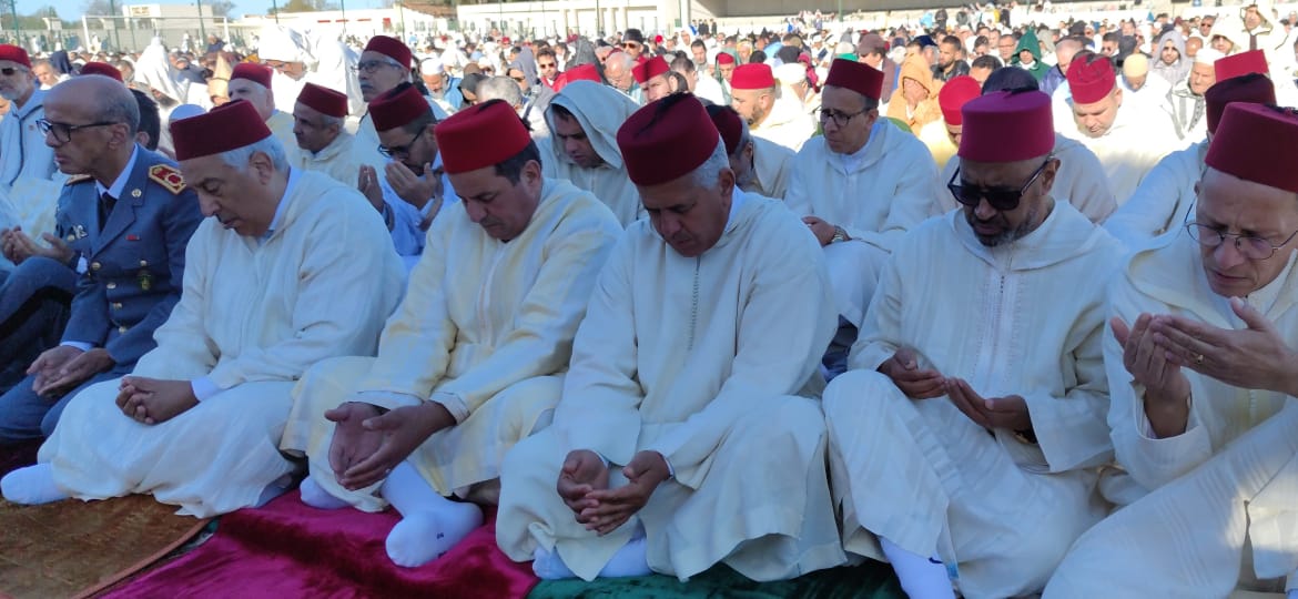 عامل عمالة مكناس يؤدي صلاة عيد الفطر بمصلى المنظر الجميل