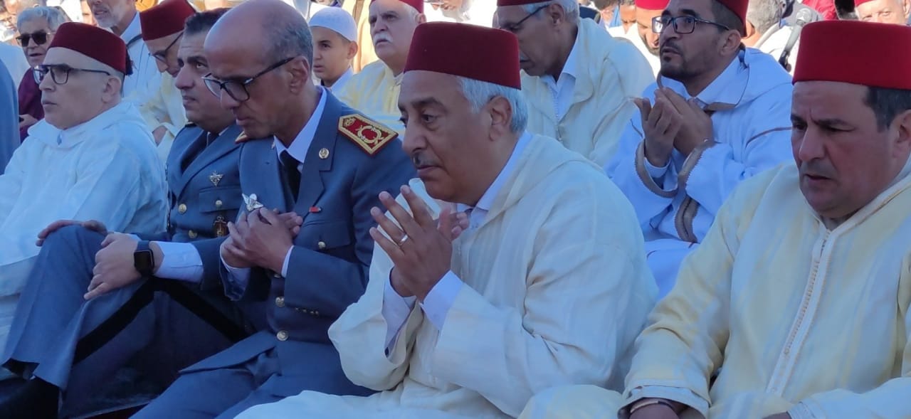 عامل عمالة مكناس يؤدي صلاة عيد الفطر بمصلى المنظر الجميل