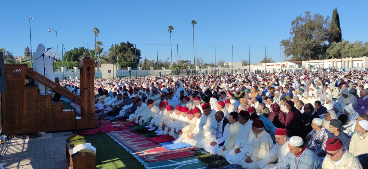 عامل عمالة مكناس يؤدي صلاة عيد الفطر بمصلى المنظر الجميل