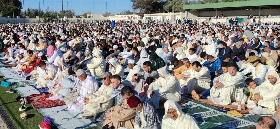 عامل عمالة مكناس يؤدي صلاة عيد الفطر بمصلى المنظر الجميل