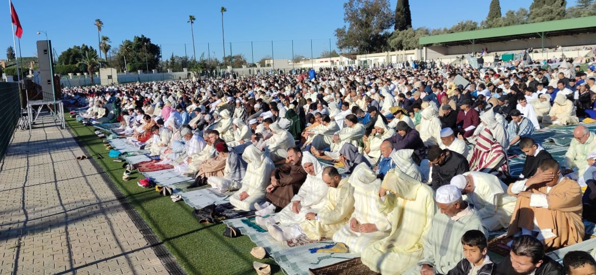 عامل عمالة مكناس يؤدي صلاة عيد الفطر بمصلى المنظر الجميل