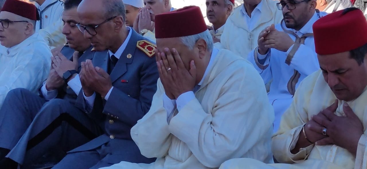 عامل عمالة مكناس يؤدي صلاة عيد الفطر بمصلى المنظر الجميل