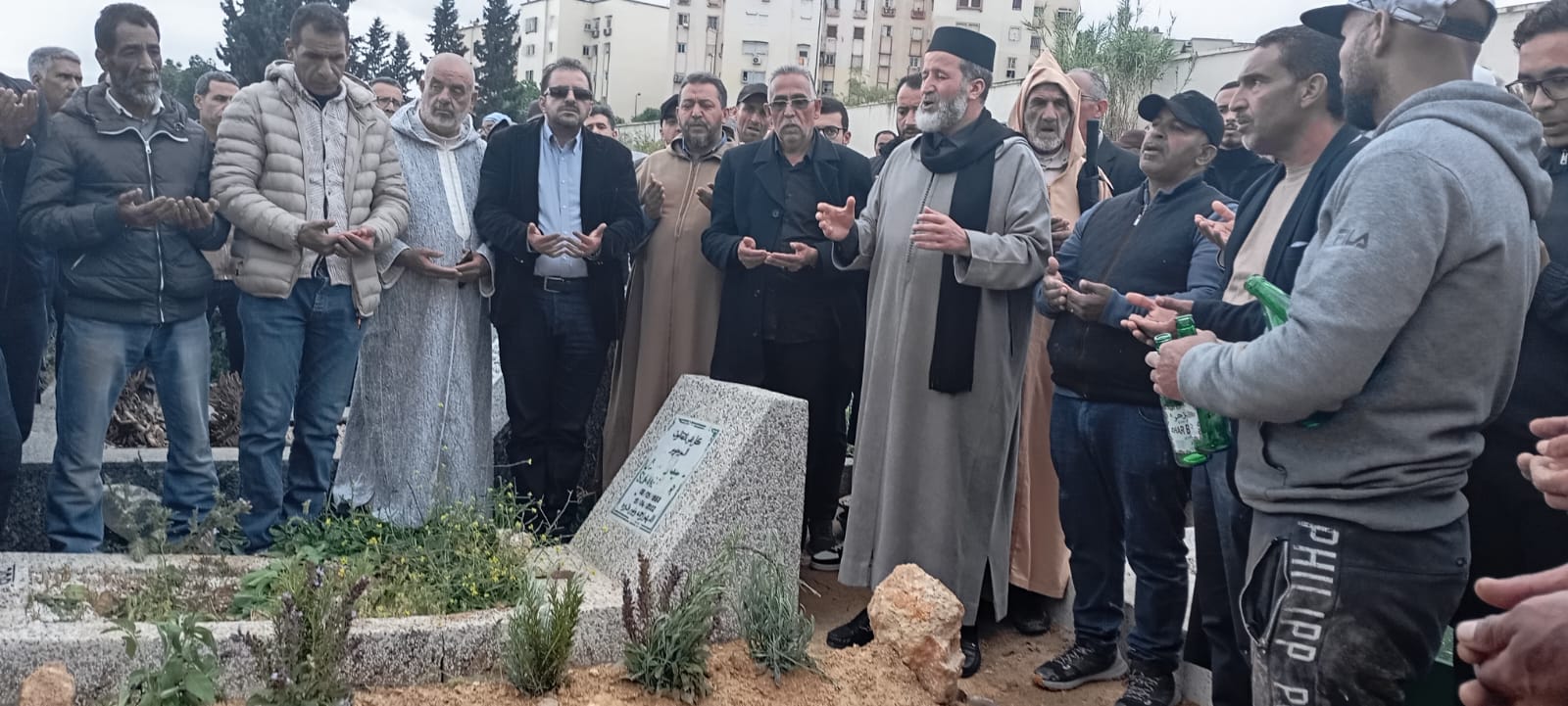 جنازة والد أحمد طاهري تؤلف بين مختلف أطياف القوى السياسية بمكناس وأبناء العاصمة الإسماعيلية يلتئمون في محفل لمواسات عائلة الطاهري جنازة والد أحمد طاهري تؤلف بين مختلف أطياف القوى السياسية بمكناس وأبناء العاصمة الإسماعيلية يلتئمون في محفل لمواسات عائلة الطاهري