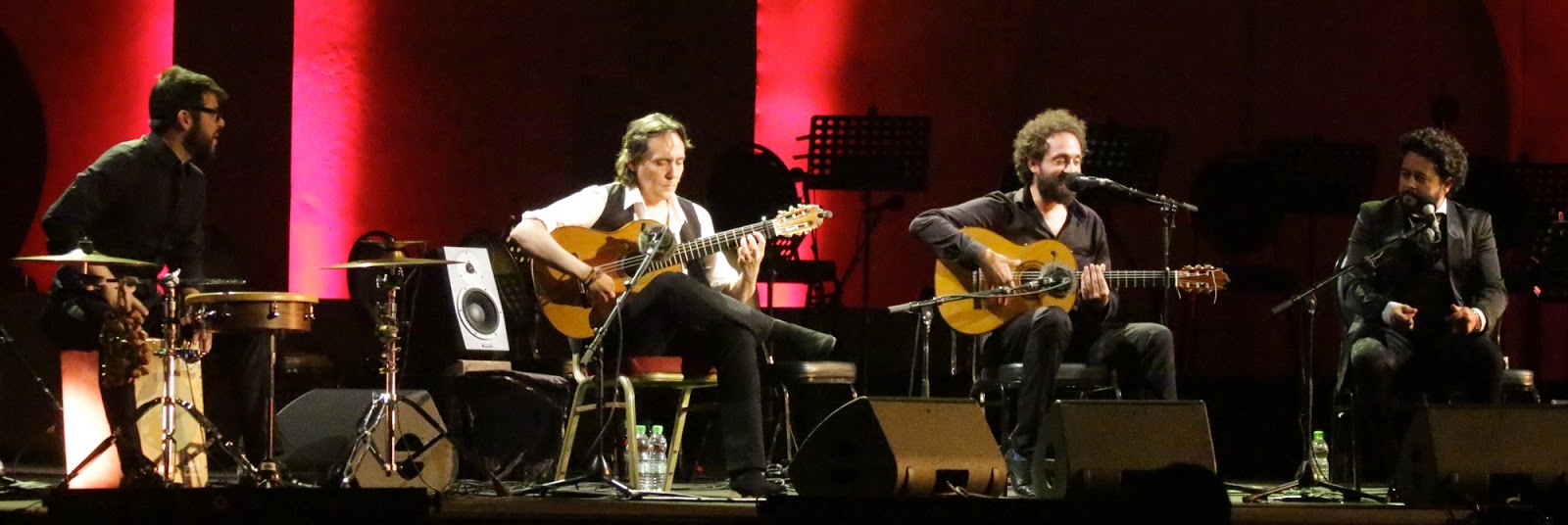 الدورة 27 لمهرجان الموسيقى العالمية العريقة لفاس سحر وروعة الفنان فيسنتي أميغو، أستاذ فن الفلامينكو، يخترقان ساحة باب الماكينة الدورة 27 لمهرجان الموسيقى العالمية العريقة لفاس سحر وروعة الفنان فيسنتي أميغو، أستاذ فن الفلامينكو، يخترقان ساحة باب الماكينة