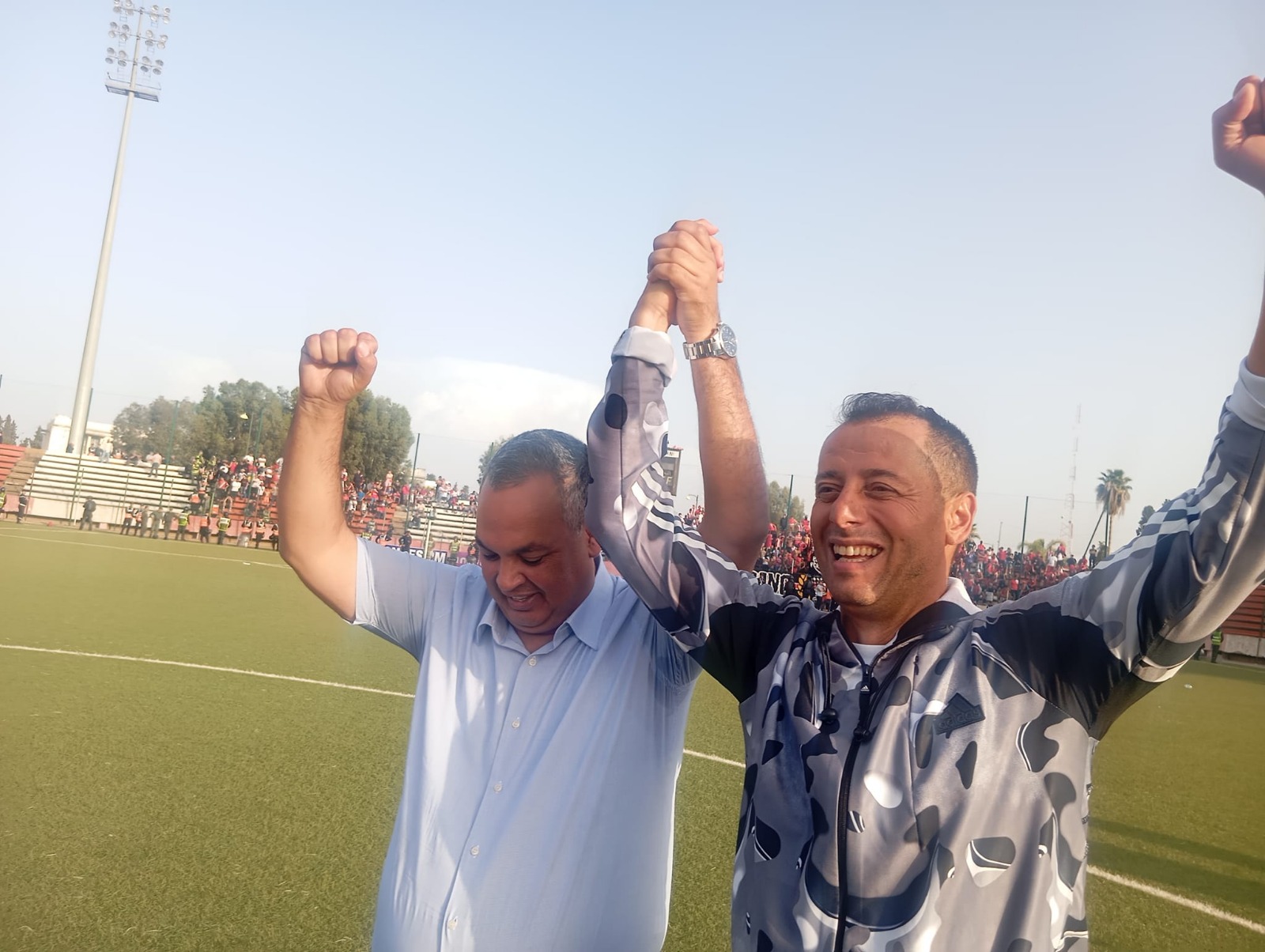 فوزي لقجع رئيس الجامعة الملكية المغربية لكرة القدم يهنئ النادي المكناسي بعد صعوده للبطولة الاحترافيةالمغربية فوزي لقجع رئيس الجامعة الملكية المعربية لكرة القدم يهنئ النادي المكناسي بعد صعوده للبطولة الاحترافية