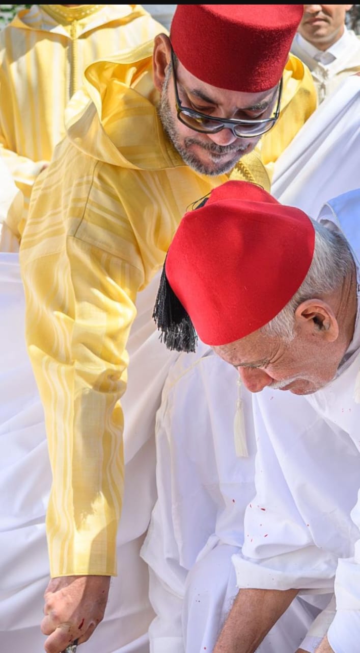 أمير المؤمنين يؤدي صلاة عيد الأضحى المبارك بمسجد الحسن الثاني بتطوان ويتقبل التهاني بهذه المناسبة السعيدة أمير المؤمنين يؤدي صلاة عيد الأضحى المبارك بمسجد الحسن الثاني بتطوان ويتقبل التهاني بهذه المناسبة السعيدة