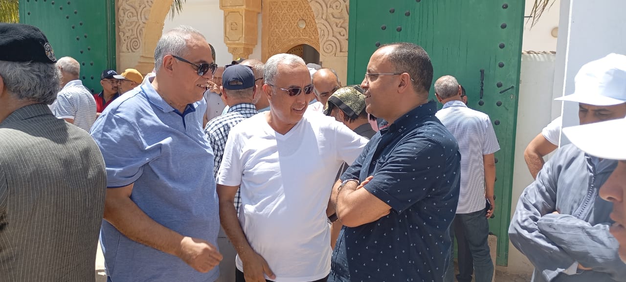 بحضور رئيسي مجلسي النواب والمستشارين العاصمة الإسماعيلية تودع الحاج محمد القندوسي الى متواه الأخير بحضور رئيسي مجلسي النواب والمستشارين العاصمة الإسماعيلية تودع الحاج محمد القندوسي الى متواه الأخير