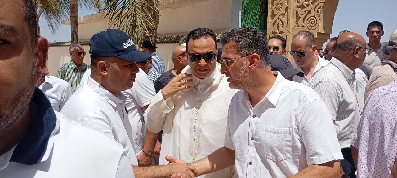 بحضور رئيسي مجلسي النواب والمستشارين العاصمة الإسماعيلية تودع الحاج محمد القندوسي الى متواه الأخير بحضور رئيسي مجلسي النواب والمستشارين العاصمة الإسماعيلية تودع الحاج محمد القندوسي الى متواه الأخير