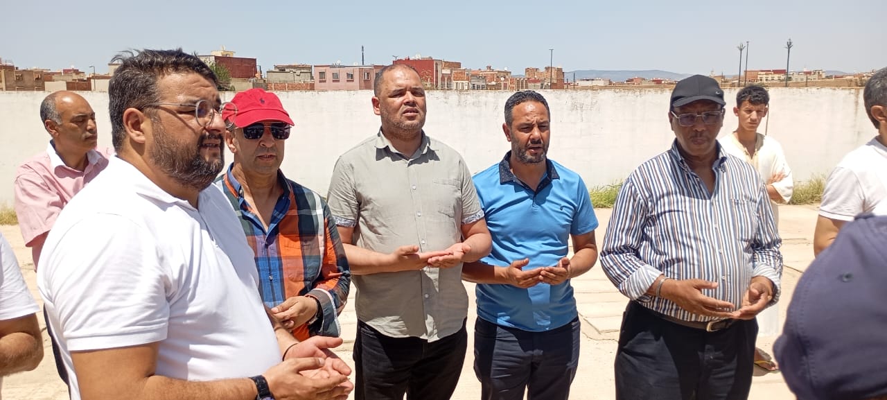 بحضور رئيسي مجلسي النواب والمستشارين العاصمة الإسماعيلية تودع الحاج محمد القندوسي الى متواه الأخير بحضور رئيسي مجلسي النواب والمستشارين العاصمة الإسماعيلية تودع الحاج محمد القندوسي الى متواه الأخير