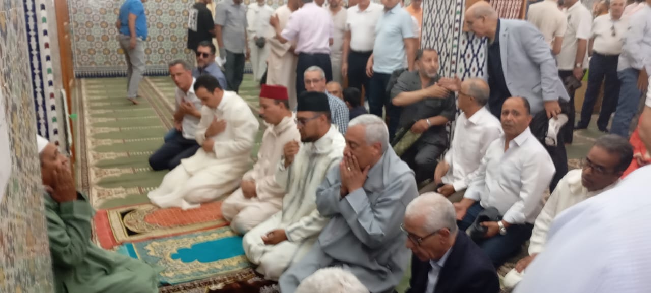 بحضور رئيسي مجلسي النواب والمستشارين العاصمة الإسماعيلية تودع الحاج محمد القندوسي الى متواه الأخير بحضور رئيسي مجلسي النواب والمستشارين العاصمة الإسماعيلية تودع الحاج محمد القندوسي الى متواه الأخير