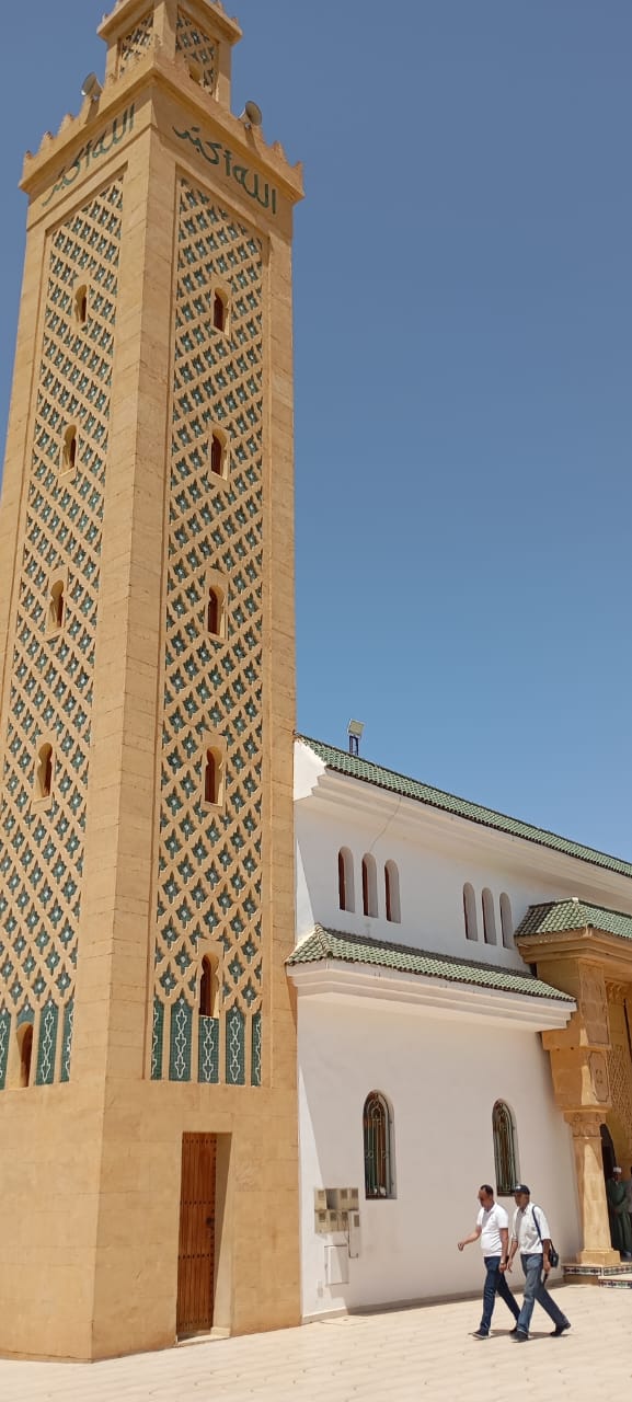 بحضور رئيسي مجلسي النواب والمستشارين العاصمة الإسماعيلية تودع الحاج محمد القندوسي الى متواه الأخير بحضور رئيسي مجلسي النواب والمستشارين العاصمة الإسماعيلية تودع الحاج محمد القندوسي الى متواه الأخير