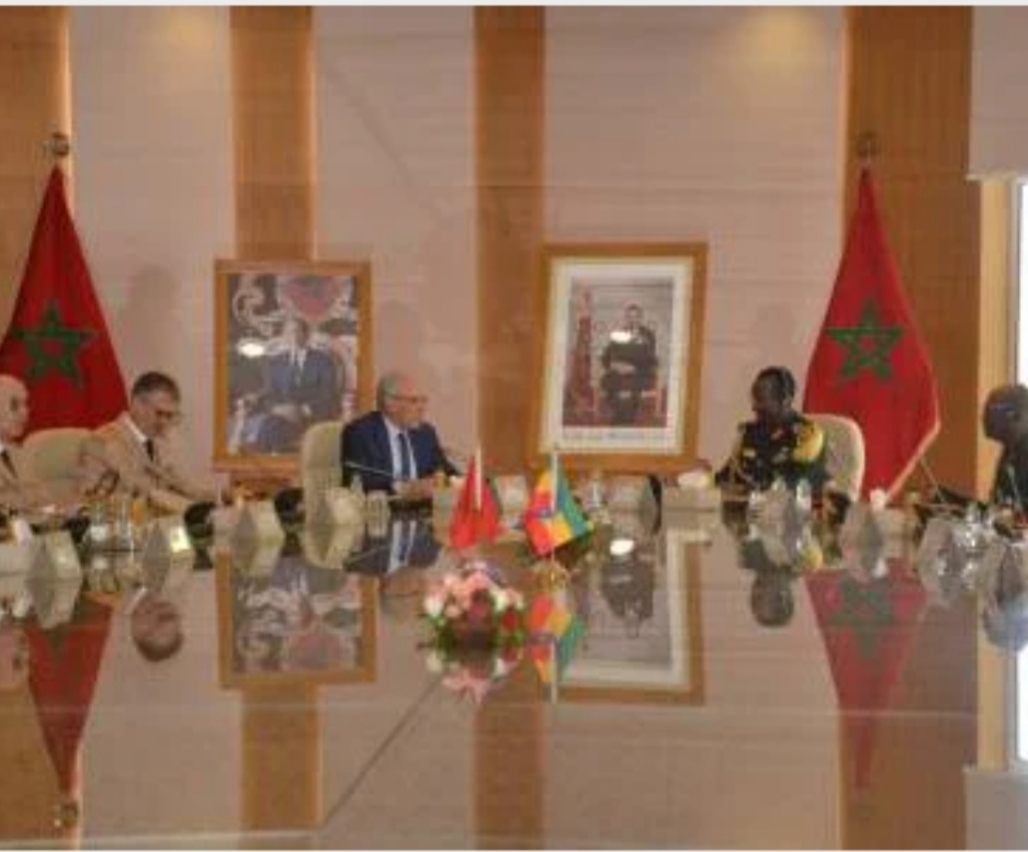 الوزير المنتدب المكلف بإدارة الدفاع الوطني والفريق أول المفتش العام للقوات المسلحة الملكية يستقبلان رئيس الأركان العامة لقوات الدفاع الوطني الإثيوبية الوزير المنتدب المكلف بإدارة الدفاع الوطني والفريق أول المفتش العام للقوات المسلحة الملكية يستقبلان رئيس الأركان العامة لقوات الدفاع الوطني الإثيوبية