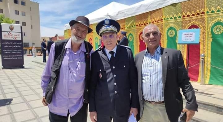 ما أشرقت في الكون حضارة إلا وكانت من ضياء المعلم ما أشرقت في الكون حضارة إلا وكانت من ضياء المعلم