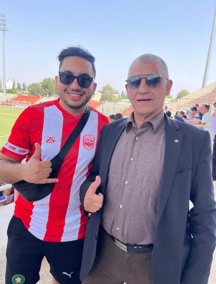 ما أشرقت في الكون حضارة إلا وكانت من ضياء المعلم ما أشرقت في الكون حضارة إلا وكانت من ضياء المعلم