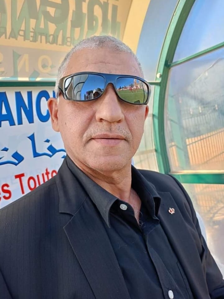 ما أشرقت في الكون حضارة إلا وكانت من ضياء المعلم ما أشرقت في الكون حضارة إلا وكانت من ضياء المعلم