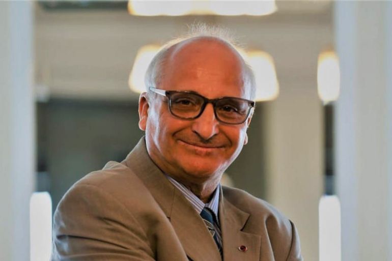 تكريم المخترع المغربي رشيد اليزمي خلال المنتدى الدولي للاتصال الحكومي بالشارقة تكريم المخترع المغربي رشيد اليزمي خلال المنتدى الدولي للاتصال الحكومي بالشارقة